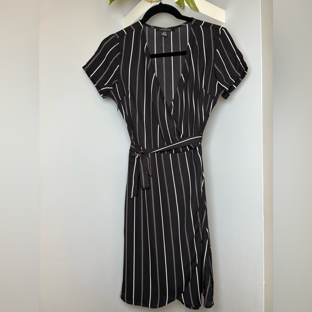 Black and White Sheath Dress with Dolman Sleeves